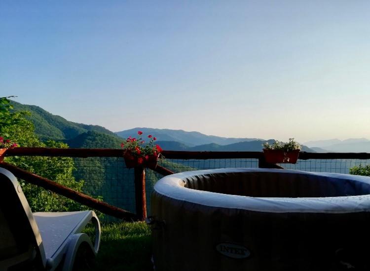 Home Holidays Crasciana, Con Terrazza Vista Sulle Alpi Apuane. Exterior photo