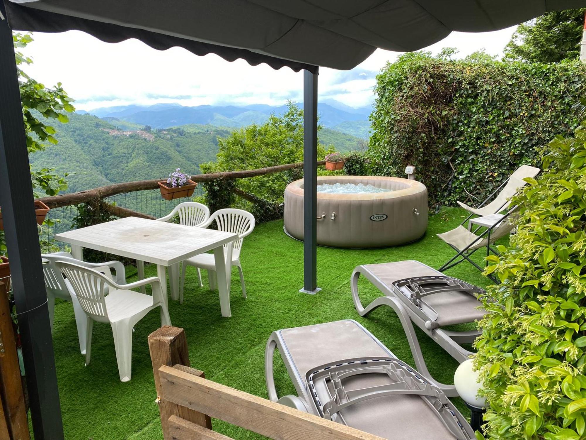 Home Holidays Crasciana, Con Terrazza Vista Sulle Alpi Apuane. Exterior photo