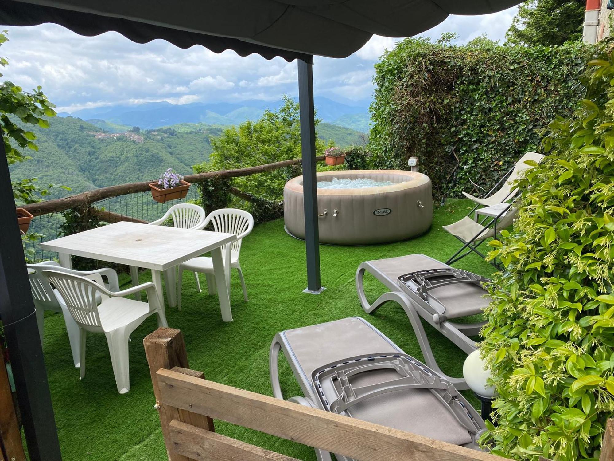 Home Holidays Crasciana, Con Terrazza Vista Sulle Alpi Apuane. Exterior photo