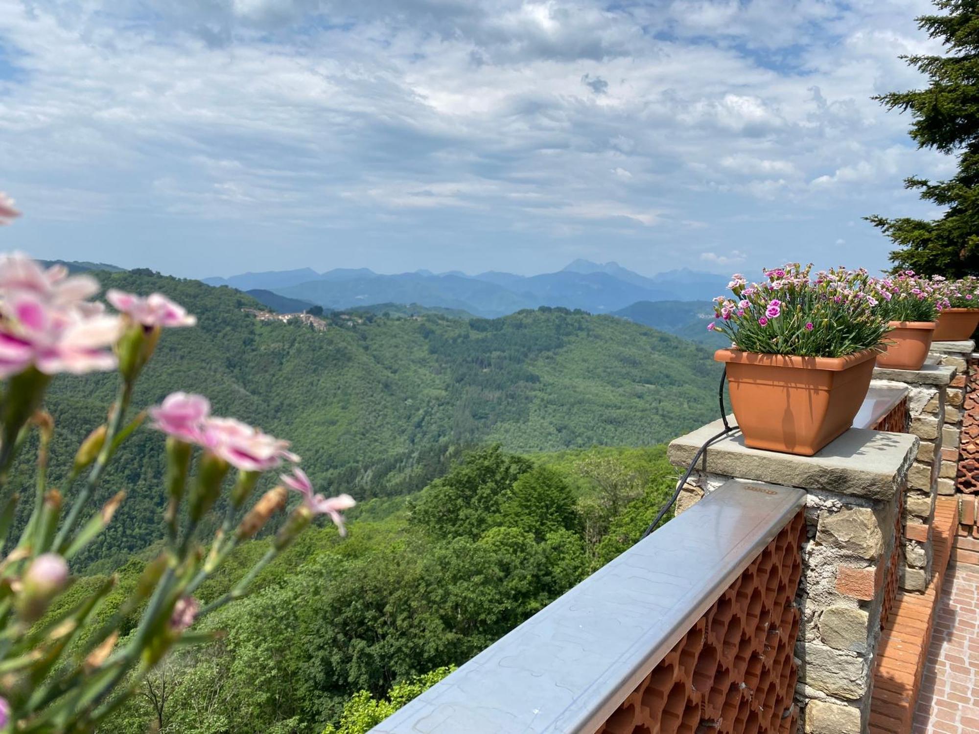 Home Holidays Crasciana, Con Terrazza Vista Sulle Alpi Apuane. Exterior photo